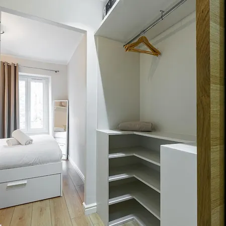 Lovely 1 Bdr Port Area アパート