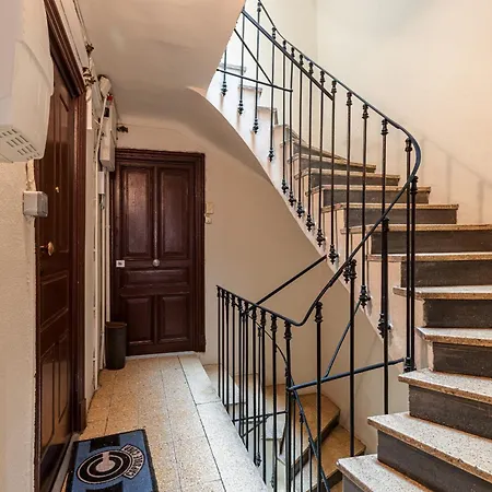 Lovely 1 Bdr Port Area アパート ニース