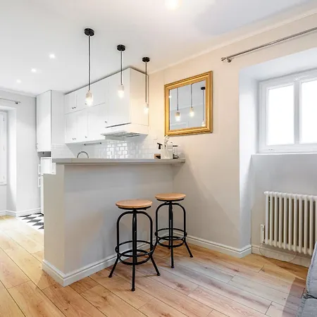 Lovely 1 Bdr Port Area アパート