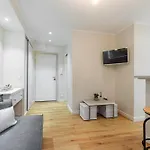 Апартаменты Lovely 1 Bdr Port Area *