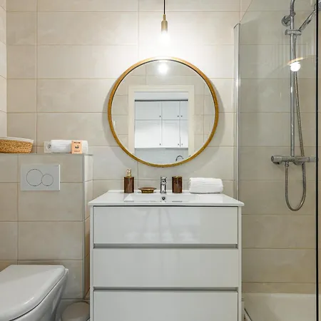 Lovely 1 Bdr Port Area Daire Nice