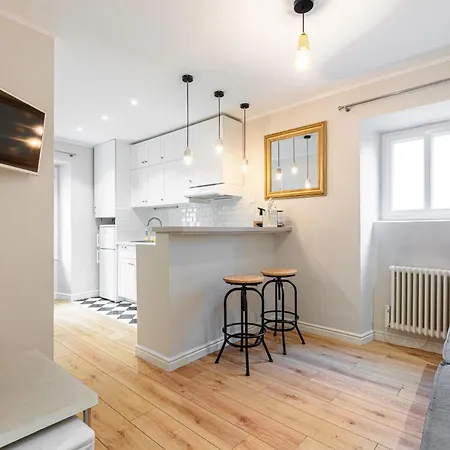 Lovely 1 Bdr Port Area Daire Nice