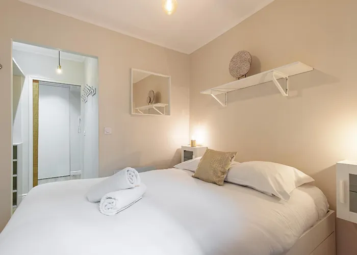 Lovely 1 Bdr Port Area Nice