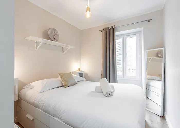 Lovely 1 Bdr Port Area
