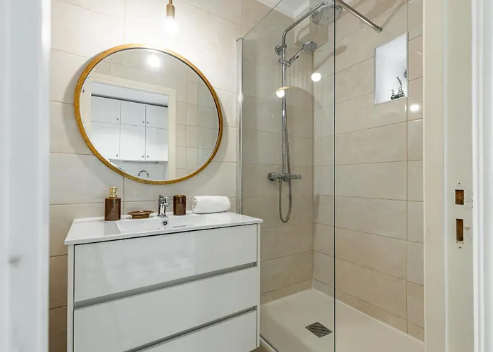 Lovely 1 Bdr Port Area *