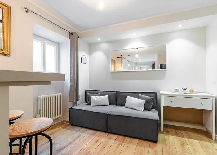 Lovely 1 Bdr Port Area Nice
